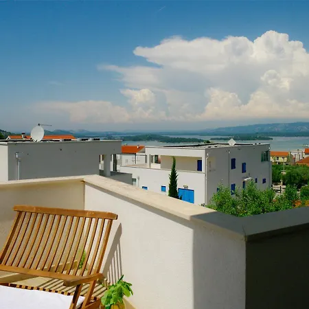 Slanica With A Swimming Pool For 6 Guests Villa