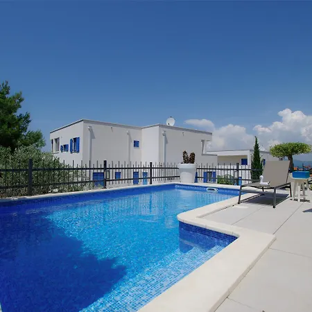 Villa Slanica With A Swimming Pool For 6 Guests