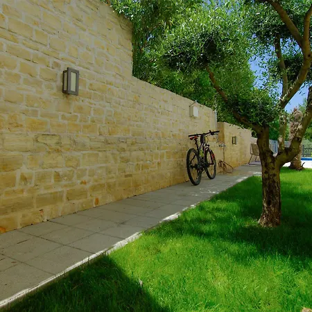 Slanica With A Swimming Pool For 6 Guests Villa *