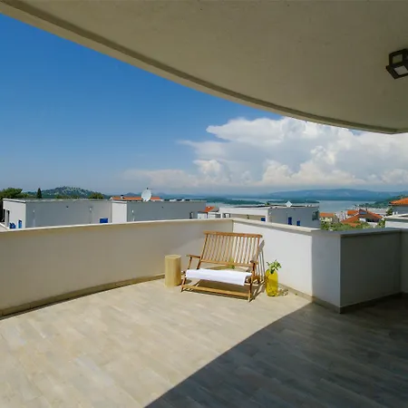 Slanica With A Swimming Pool For 6 Guests * Murter