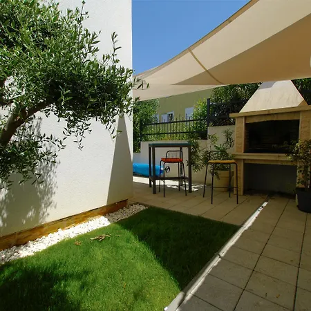 Slanica With A Swimming Pool For 6 Guests Murter