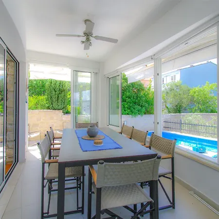 Villa Slanica With A Swimming Pool For 6 Guests *